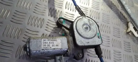 Peugeot 406 Front door window regulator motor 9615036980 05002044
