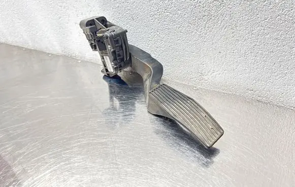 Opel Zafira A Accelerator throttle pedal 9202342 6PV00811401
