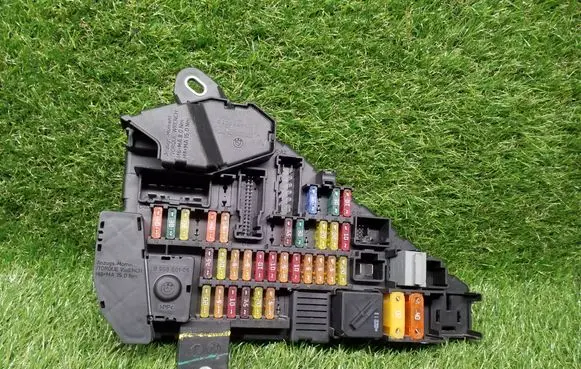 BMW 5 E60 E61 Fuse box set 690659905 690660105