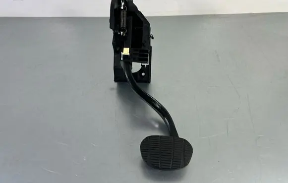 BMW X1 F48 F49 Brake pedal 6856596
