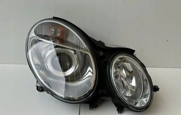 Mercedes-Benz E W211 Headlight/headlamp 2118200261