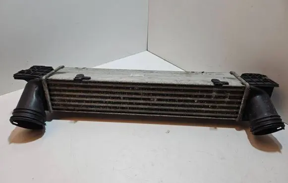 BMW 5 E60 E61 Intercooler radiator 7798788 329633J
