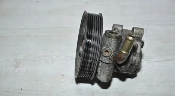 Volkswagen Touareg I Power steering pump 7L6422154
