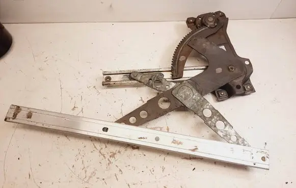 Saab 900 Rear door manual window regulator 9230640