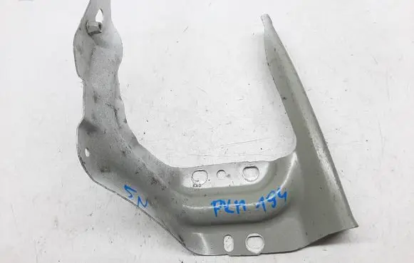 Volkswagen Tiguan Fender mounting bracket 5NA821135B