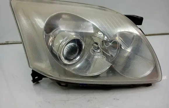 Toyota Avensis T250 Headlight/headlamp