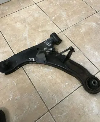 Suzuki Grand Vitara II Front lower control arm/wishbone