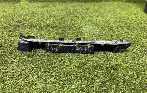 BMW 7 E65 E66 Front bumper mounting bracket 7135575