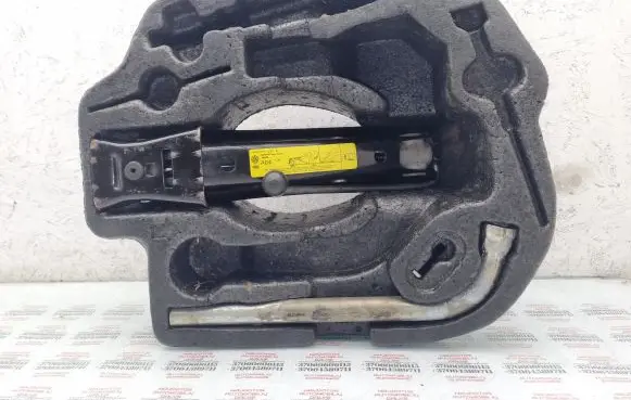Volkswagen Fox Tool set 6Q0011031E