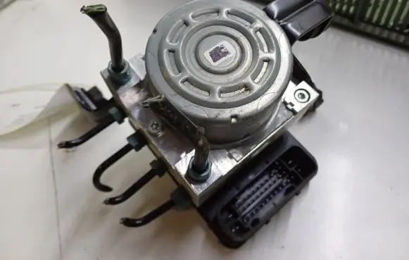 BMW 4 F36 Gran coupe ABS Pump 6897114