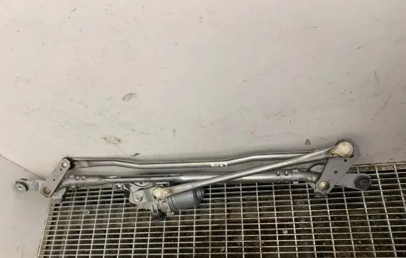 Chrysler Pacifica Front wiper linkage and motor 68229327AB 68229327