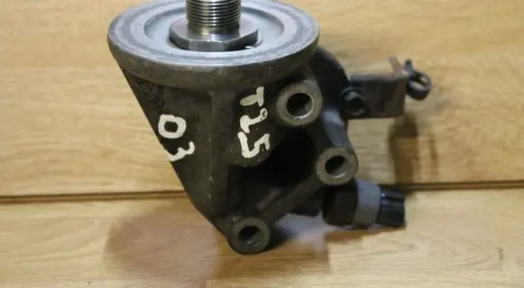 Toyota Avensis T250 Oil filter mounting bracket