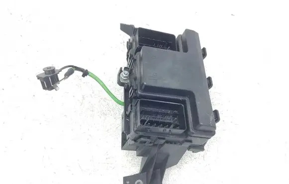 Ford Fusion II Fuse module HG9T14D068 HG9T14D068BC G2811