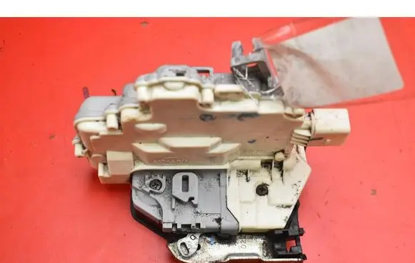 Audi A4 S4 B8 8K Rear door lock 8K0839016