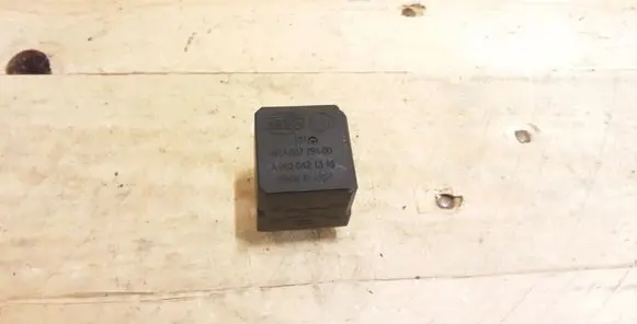 Mercedes-Benz E W211 Other relay A0025421319 6066