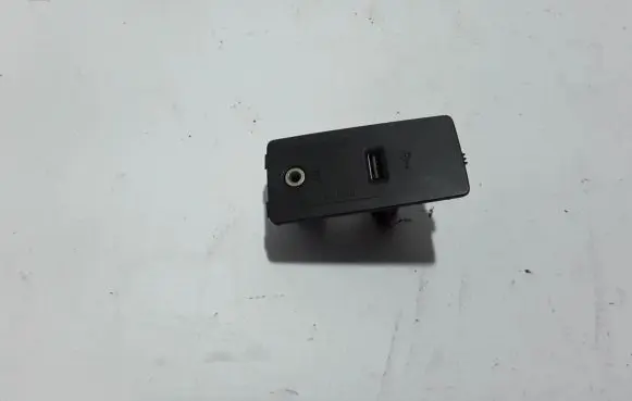 Volvo S90, V90 AUX in-socket connector 31285608