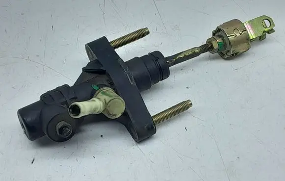 Toyota Corolla Verso E121 Clutch master cylinder 