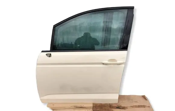 Volkswagen Touran III Front door 