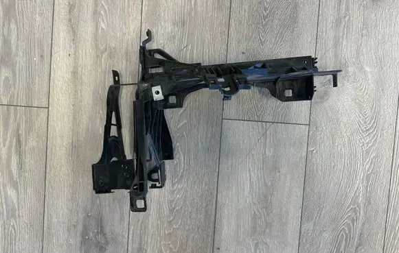BMW 5 F10 F11 Headlight/headlamp mounting bracket 51647200794