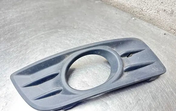 Volvo V50 Front fog light trim/grill 30779101 BP8B8