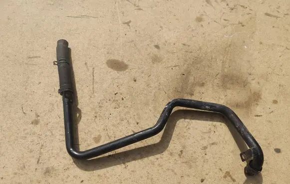 Engine coolant pipe/hose