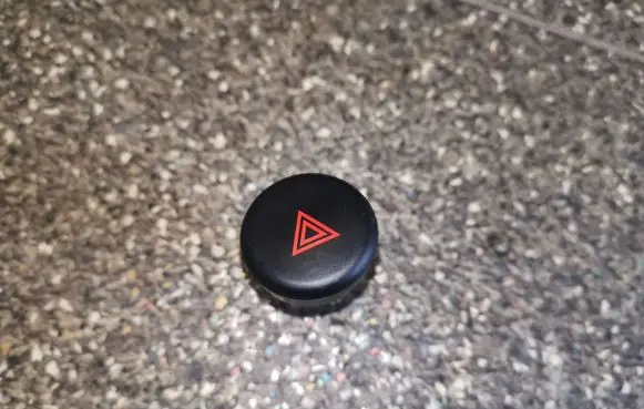 Nissan Juke I F15 Hazard light switch