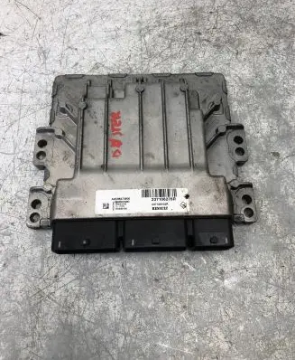 Dacia Duster Engine control unit/module 237106276R