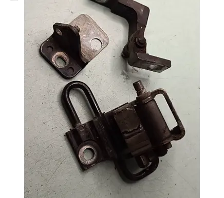 Volkswagen Touareg I Front door hinge set 7L0831411
