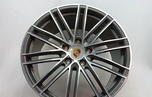 Porsche 911 991 R18 wheel hub/cap/trim 99136272000