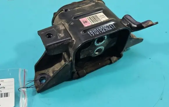 Gearbox mounting bracket