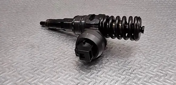 Volkswagen Polo III 6N 6N2 6NF Fuel injector 045130073T