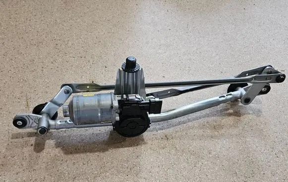 Front wiper linkage and motor