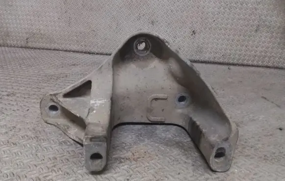 Peugeot 407 Engine mounting bracket 326C27K