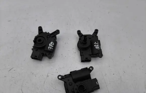 Audi Q2 - Air flap motor/actuator 2Q0907511G 5WA907511C