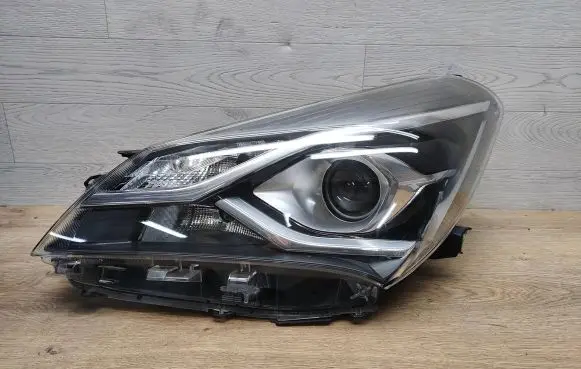 Toyota Yaris Headlight/headlamp