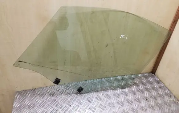 Peugeot 208 Front door window glass four-door