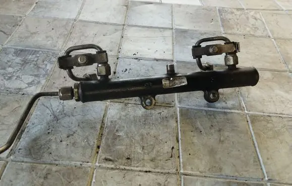 Volkswagen PASSAT B5 Fuel main line pipe 5WS40138