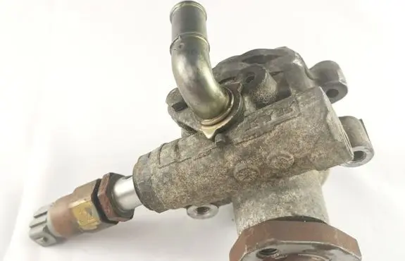 Volkswagen Golf IV Power steering pump 1J0422154