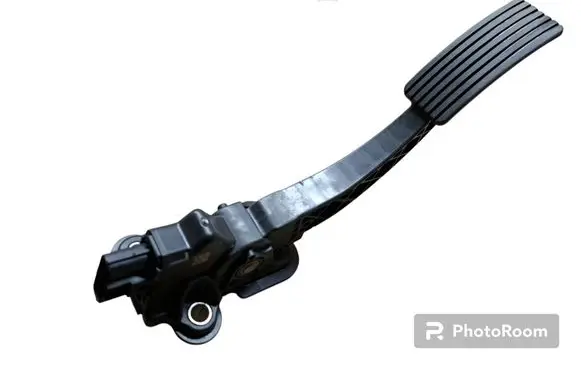 Mitsubishi Outlander Accelerator throttle pedal MN101544