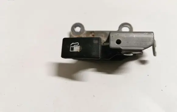Subaru Outback (BS) Fuel cap release pull handle 