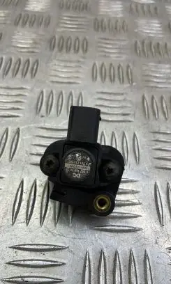Mercedes-Benz E W212 Air pressure sensor A0071530028