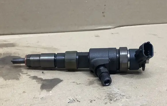 Peugeot 508 Fuel injector 0445110566