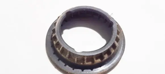 Ford Mondeo Mk III Front coil spring rubber mount 