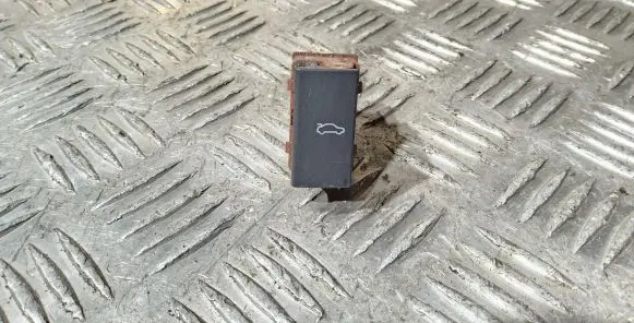 Audi A4 S4 B7 8E 8H Tailgate opening switch 8E2959831