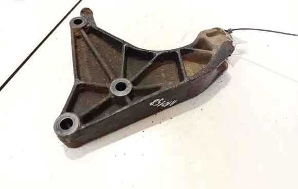 Opel Zafira A Engine mounting bracket 332253673