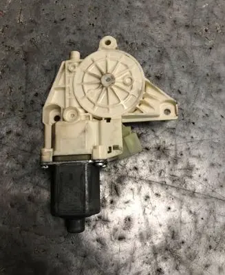 Mercedes-Benz E W212 Front door window regulator motor A2048200142