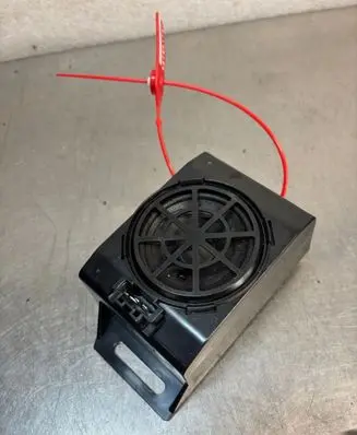 Porsche Taycan 9J1 Subwoofer speaker