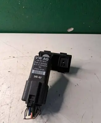 Volkswagen Tiguan Glow plug pre-heat relay 038907281D 51299023A 34507