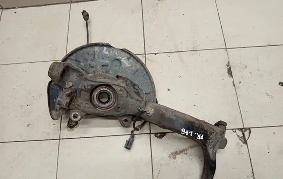 Seat Exeo (3R) Front wheel hub spindle knuckle