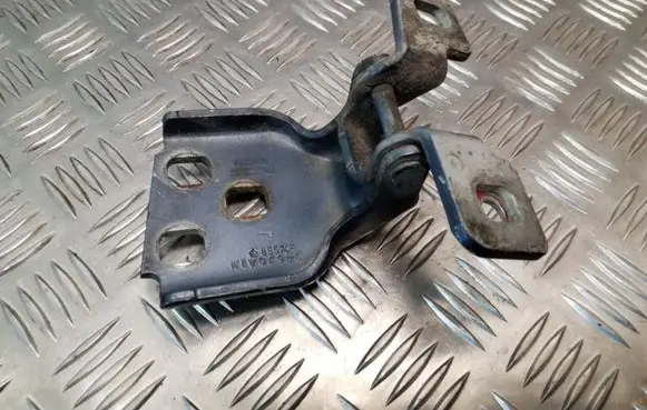 Jeep Grand Cherokee (WJ) Front door lower hinge 